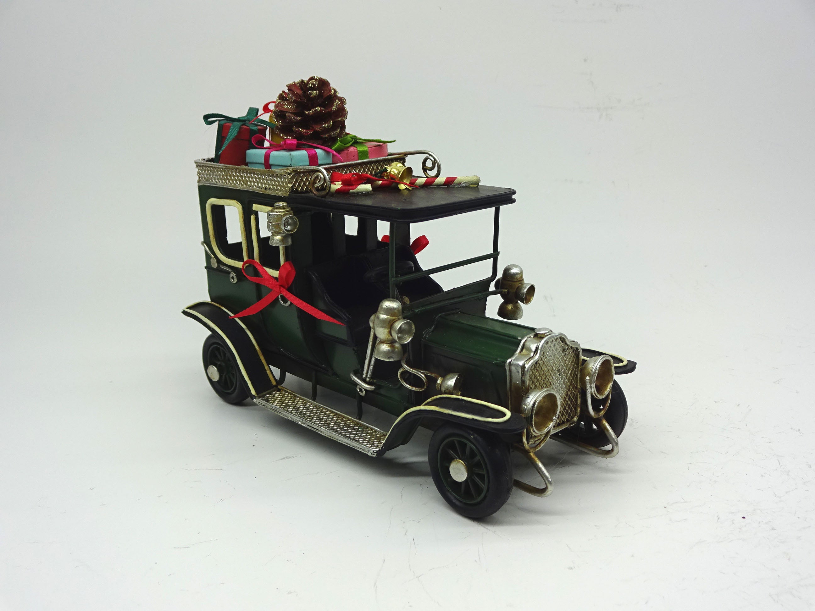 Black Vintage Metal Classic Car for Christmas Decoration